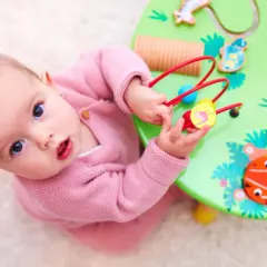 Skok rozwojowy 9 miesiąc objawy: co zmienia się u Twojego dziecka?