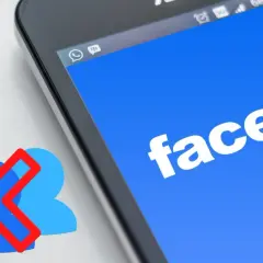 Chcesz wiedzieć, jak usunąć grupę na FB? Ikona z przekreślonymi ludzikami obok ekranu telefonu z logo Facebooka sugeruje rozwiązanie.