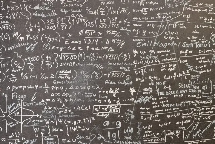 Algebra co to jest - zrozumienie podstaw i znaczenia w matematyce