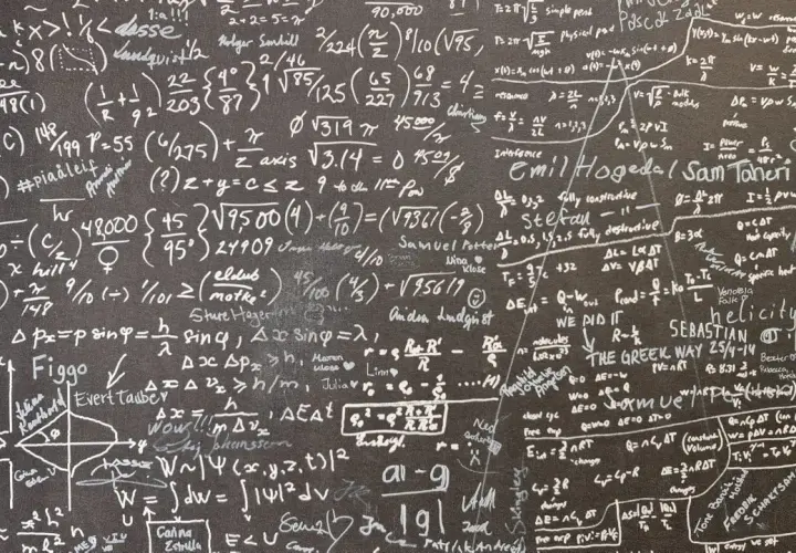 Czym jest delta w matematyce? Zrozumienie jej znaczenia i zastosowań