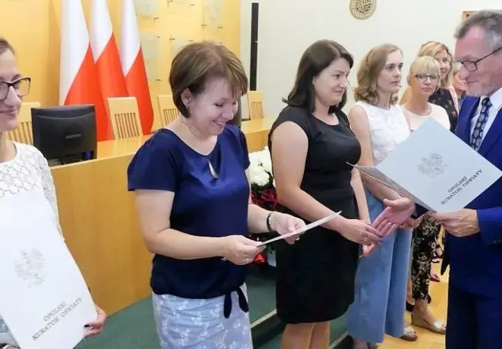 Jak zostać nauczycielem dyplomowanym: proces awansu krok po kroku