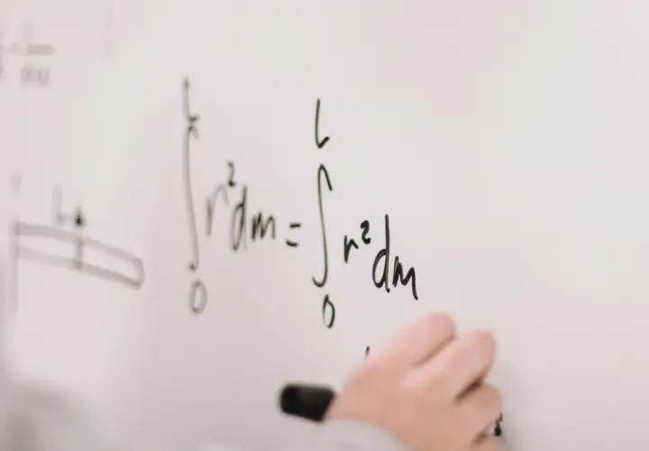 Jak spokojnie nadrobić szkolną matematykę od zera i w końcu ją zrozumieć