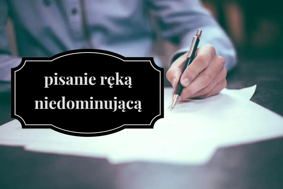 Osoba leworęczna ćwiczy pisanie. Jak nauczyć się pisać lewą ręką? Poradnik dla leworęcznych.
